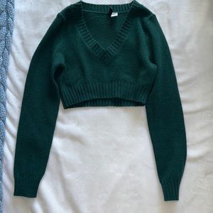 H&M forest green cropped sweater with v neck